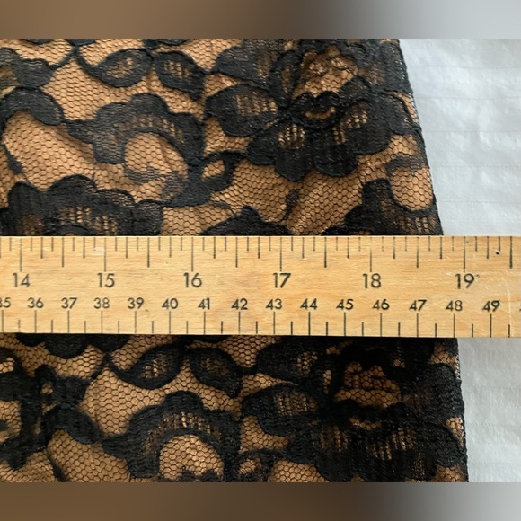 Women’s little black lace Dress - vintage look - lined with copper toned fabric - Picture 13 of 15